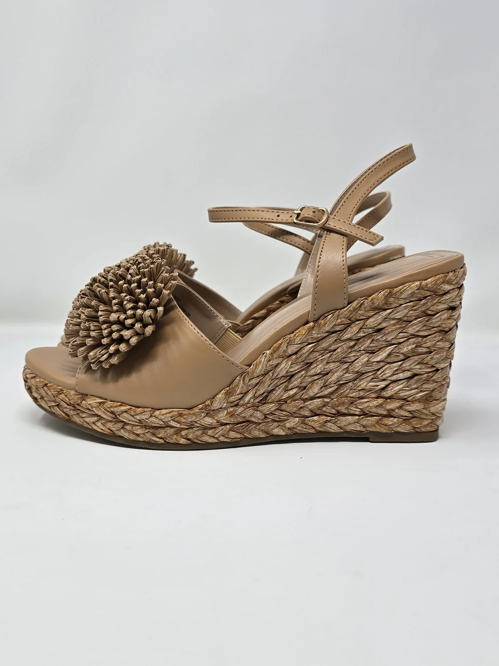 ✨ NIB BCBGeneration ERIKA Raffia Flower Wedge Sandals ✨ (10)